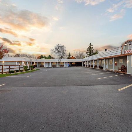 Vindel Motel Mackinaw City Exterior photo