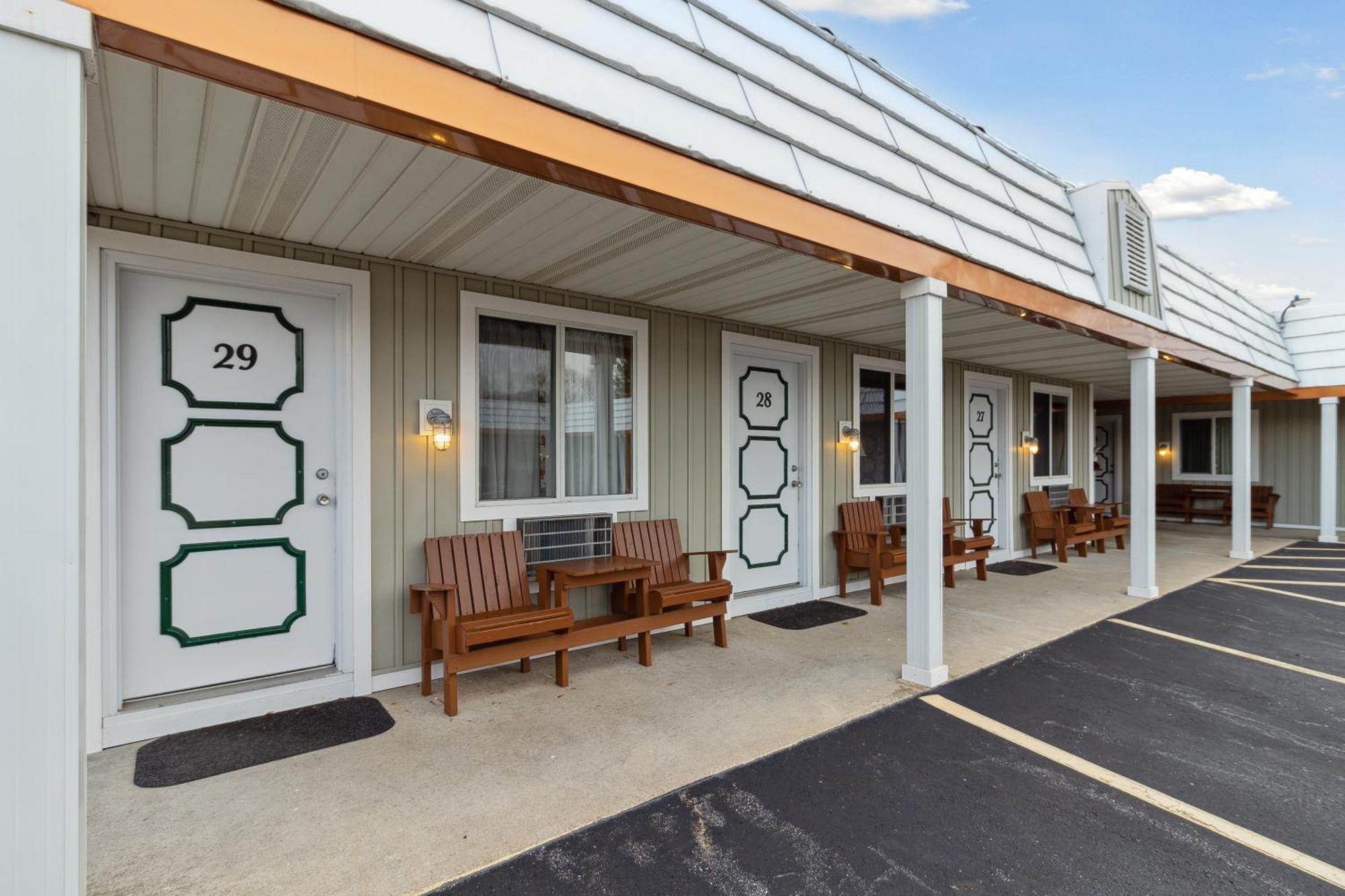Vindel Motel Mackinaw City Exterior photo