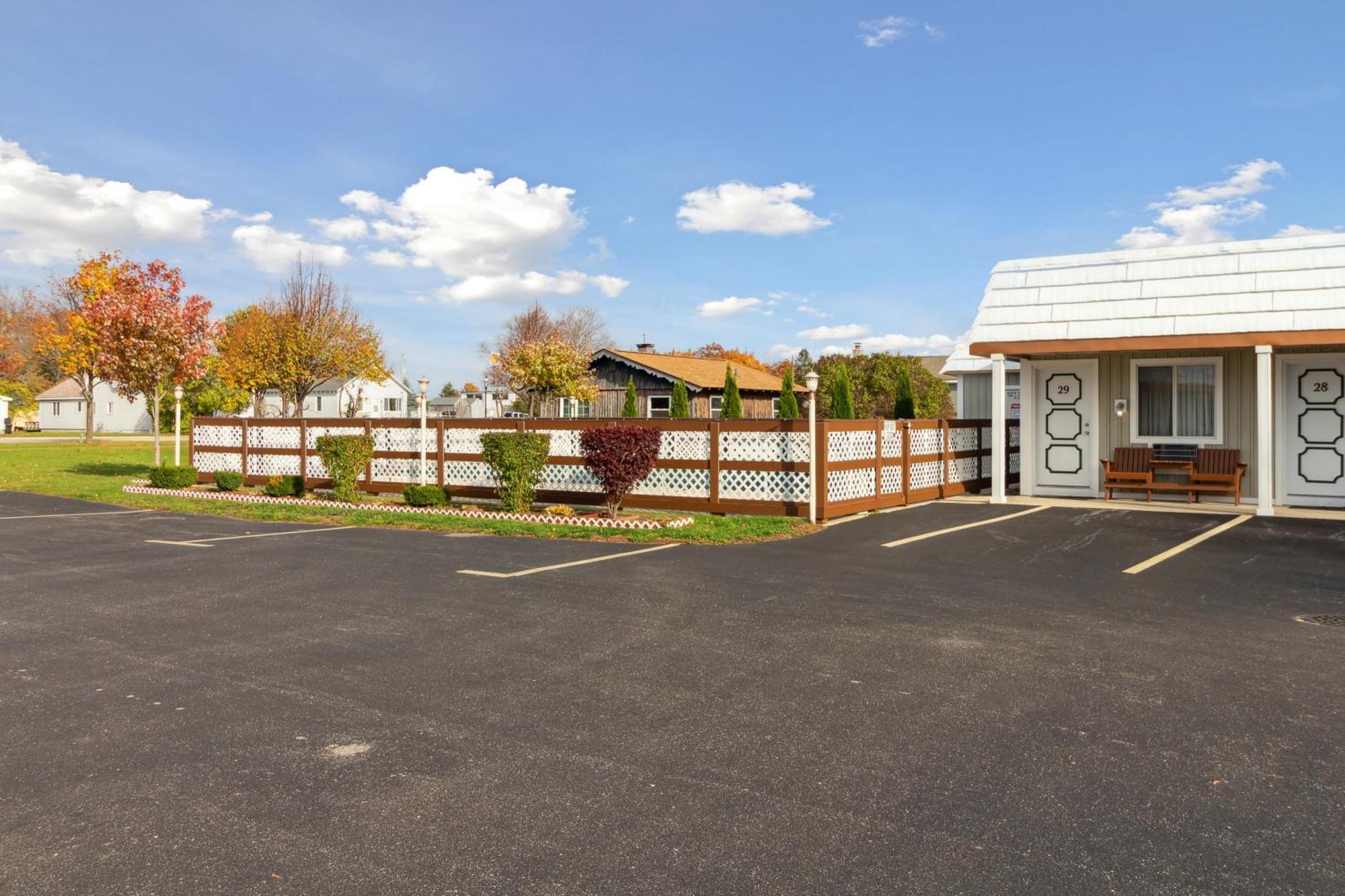 Vindel Motel Mackinaw City Exterior photo