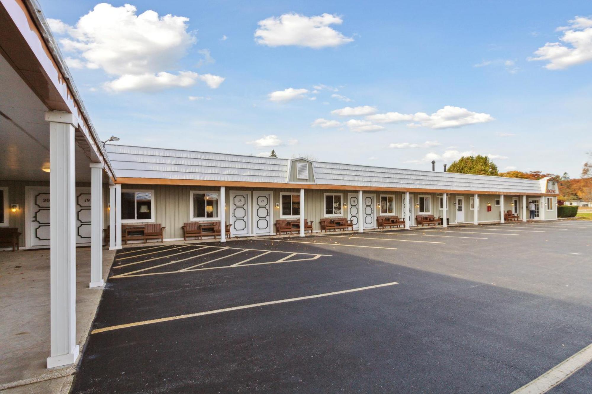 Vindel Motel Mackinaw City Exterior photo