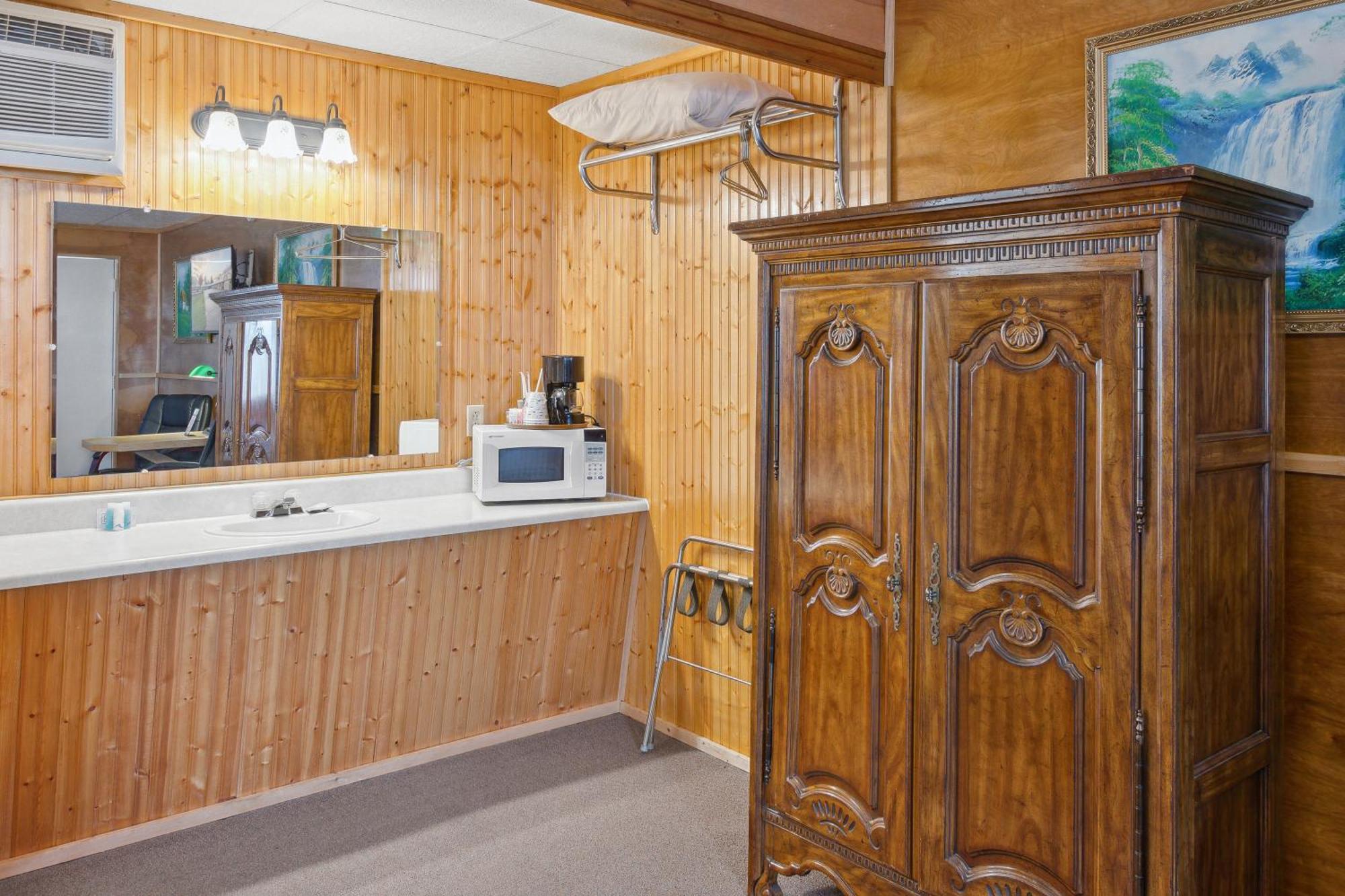 Vindel Motel Mackinaw City Exterior photo