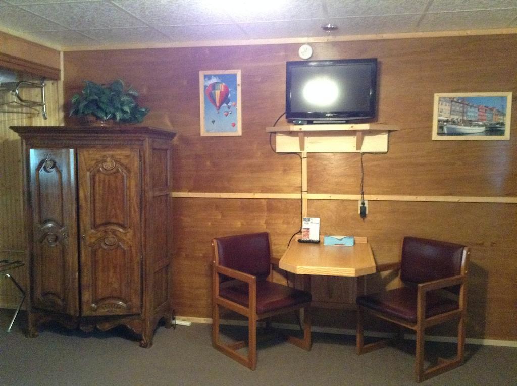 Vindel Motel Mackinaw City Exterior photo