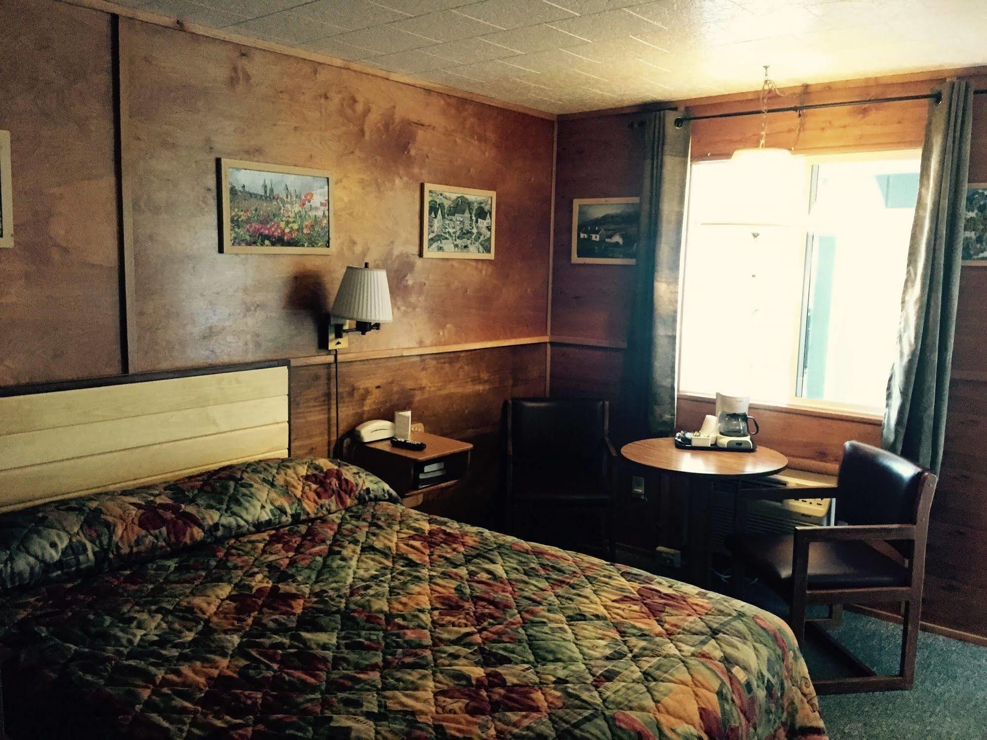 Vindel Motel Mackinaw City Exterior photo