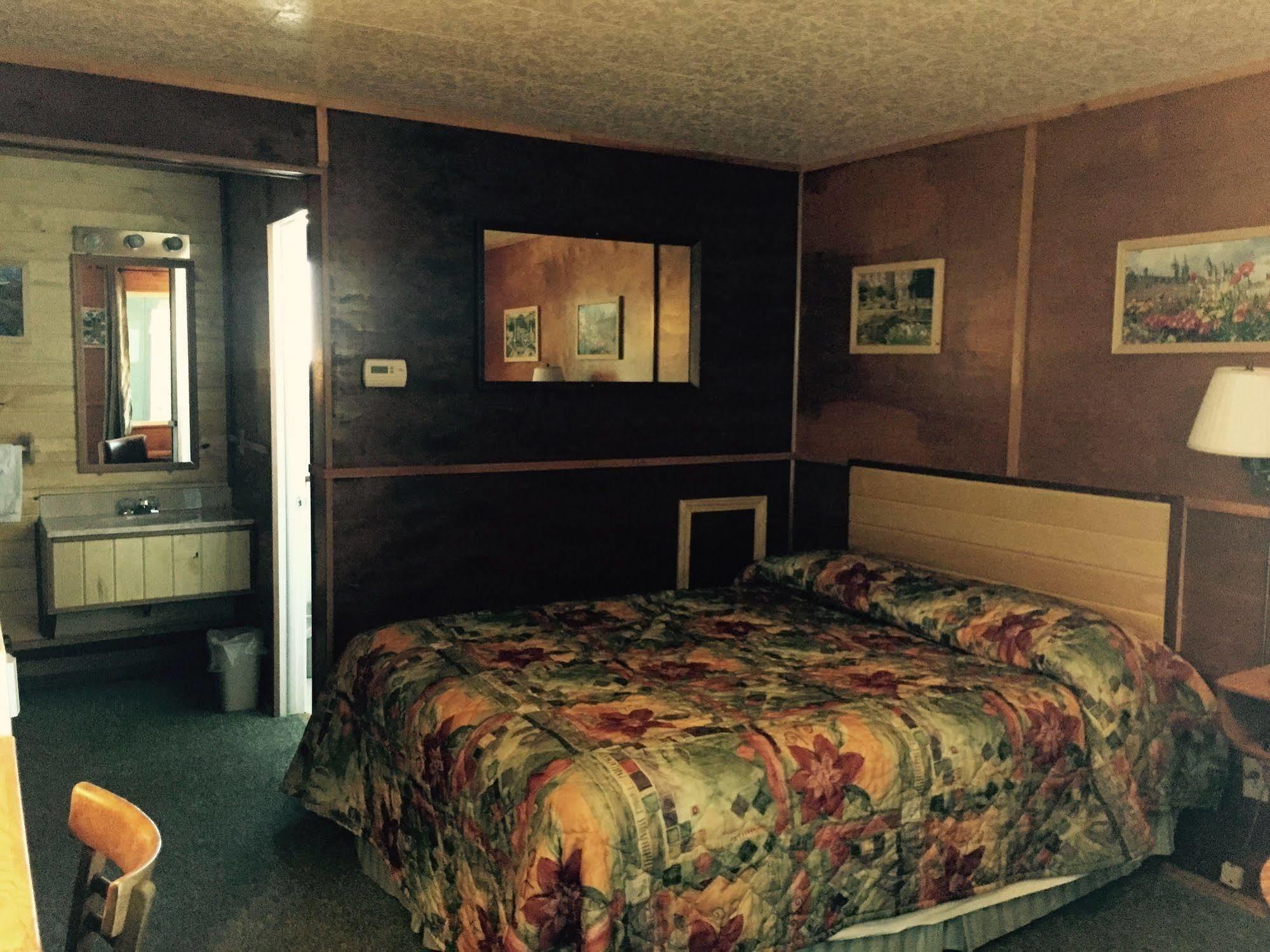 Vindel Motel Mackinaw City Exterior photo