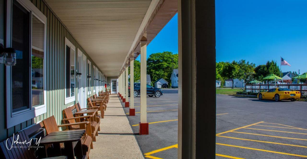 Vindel Motel Mackinaw City Exterior photo