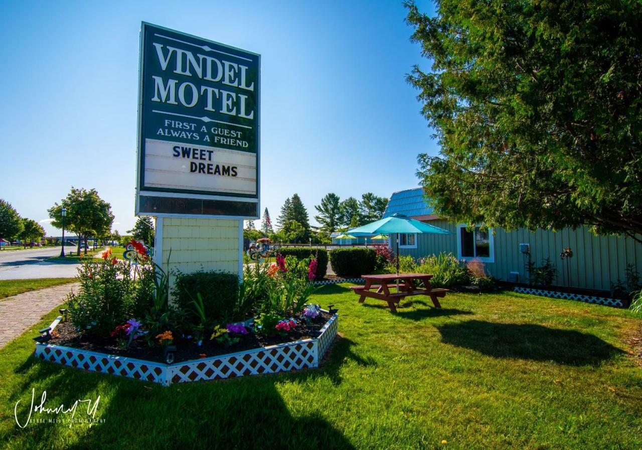 Vindel Motel Mackinaw City Exterior photo