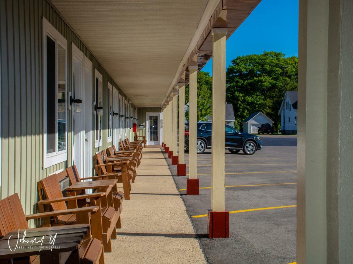 Vindel Motel Mackinaw City Exterior photo