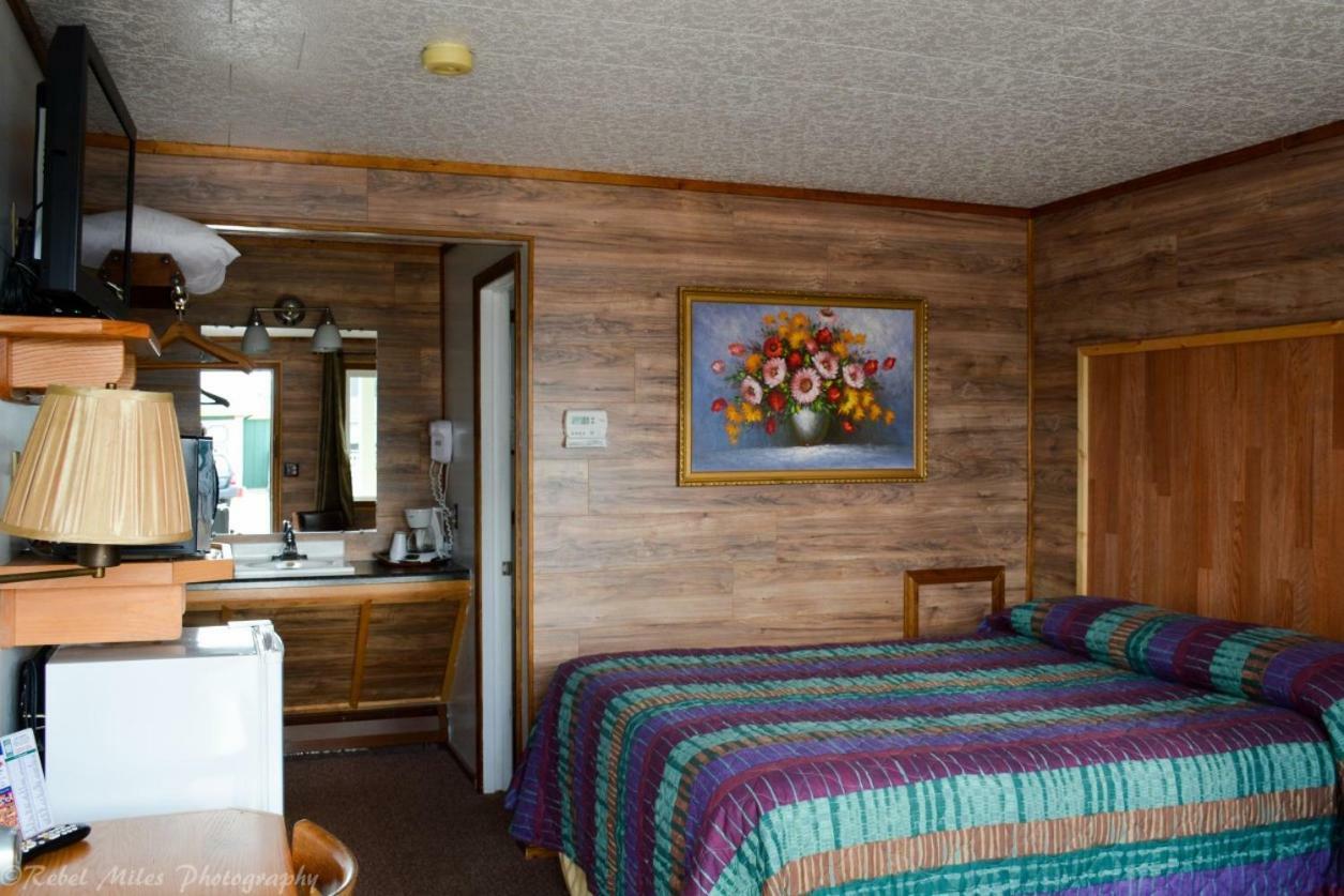 Vindel Motel Mackinaw City Exterior photo