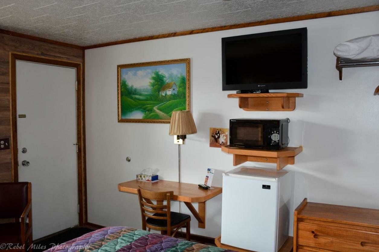Vindel Motel Mackinaw City Exterior photo