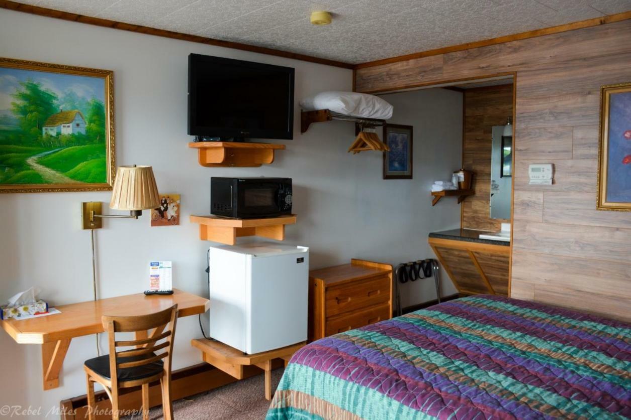 Vindel Motel Mackinaw City Exterior photo